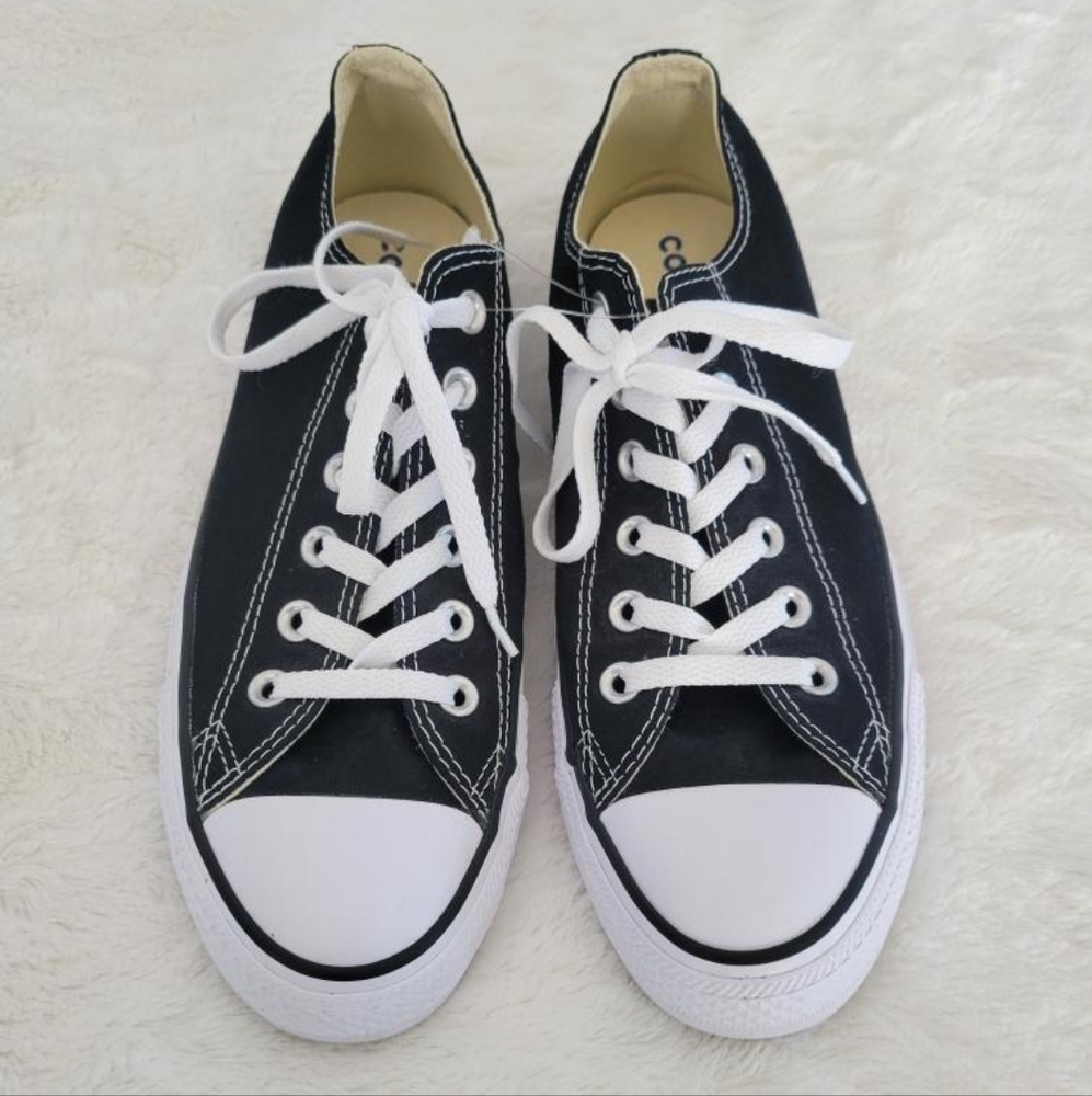 Chuck talyor Allstars classic 7.5 men's 9.5 W/O low tops